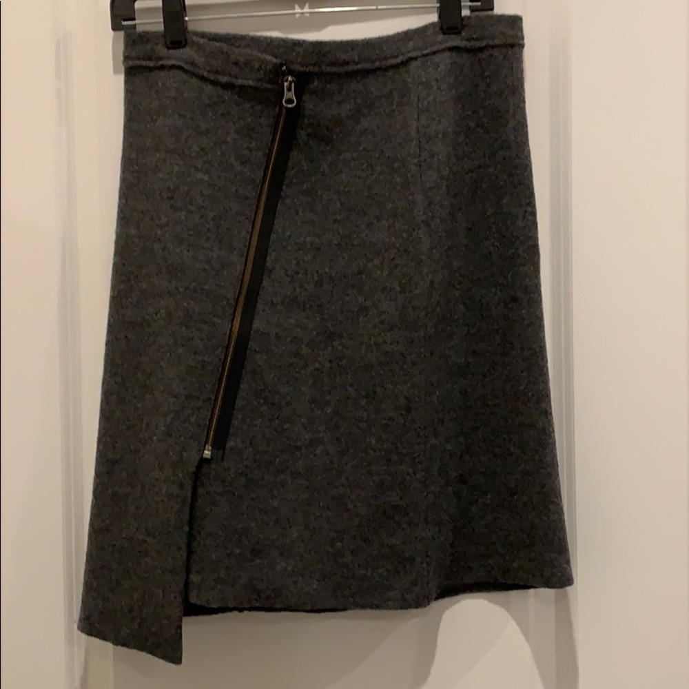 Gray wool skirt with zipper detail